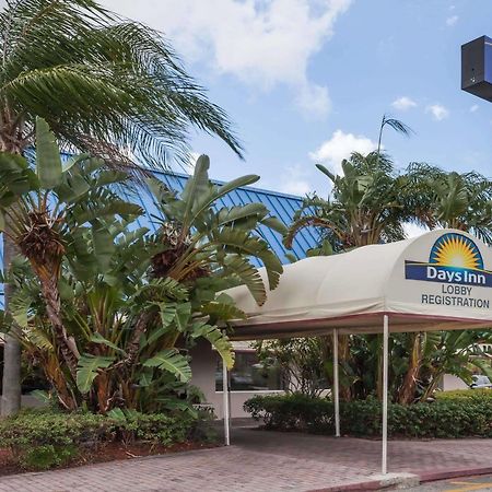 Days Inn By Wyndham West Palm Beach Exterior photo
