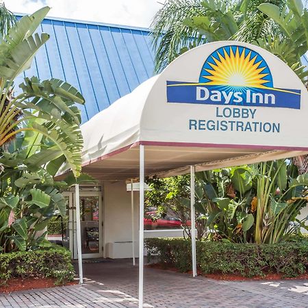 Days Inn By Wyndham West Palm Beach Exterior photo