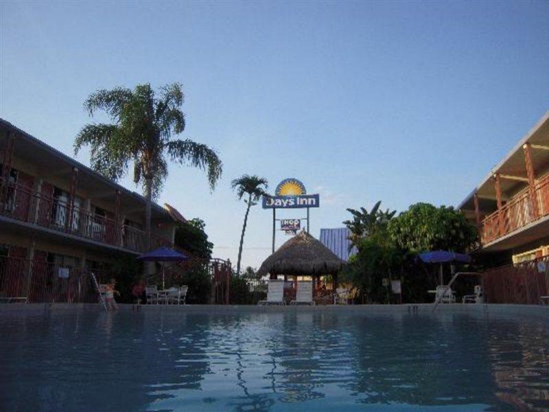 Days Inn By Wyndham West Palm Beach Exterior photo