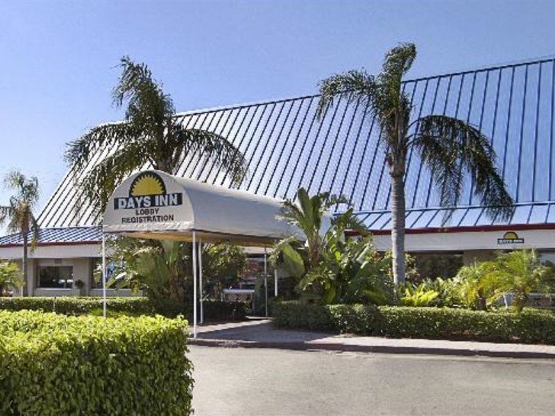 Days Inn By Wyndham West Palm Beach Exterior photo