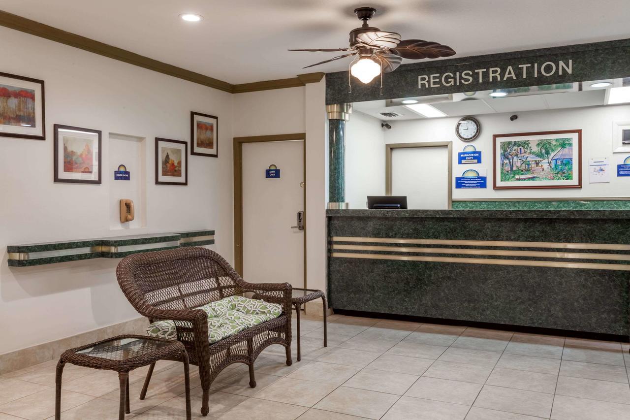 Days Inn By Wyndham West Palm Beach Exterior photo