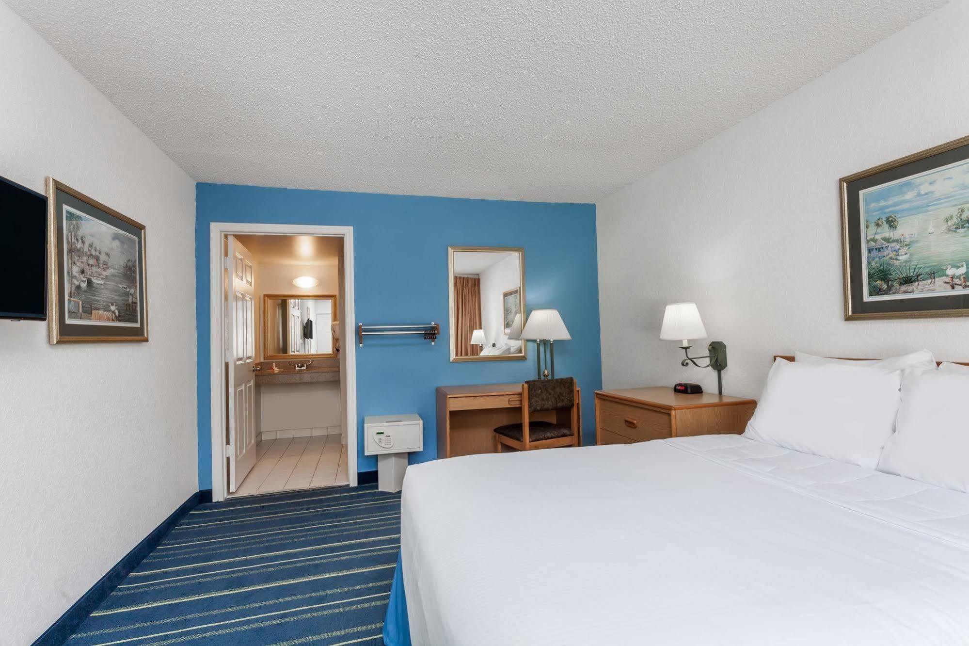 Days Inn By Wyndham West Palm Beach Exterior photo
