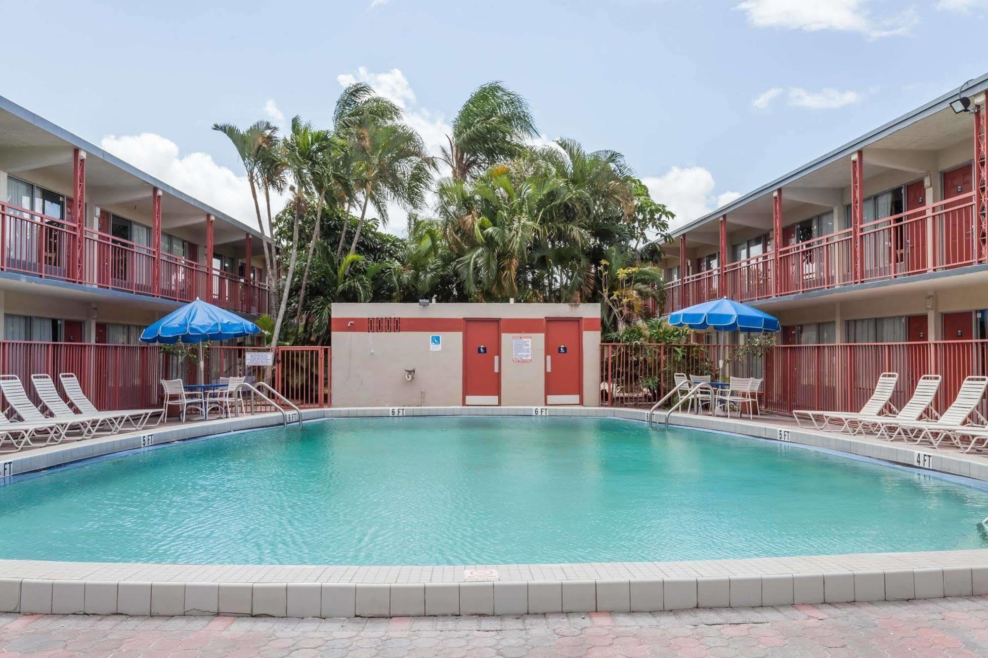 Days Inn By Wyndham West Palm Beach Exterior photo